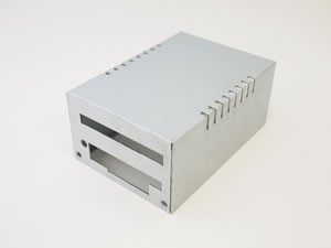 完成品:通信機器筐体