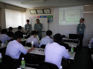 工場見学会の風景です。